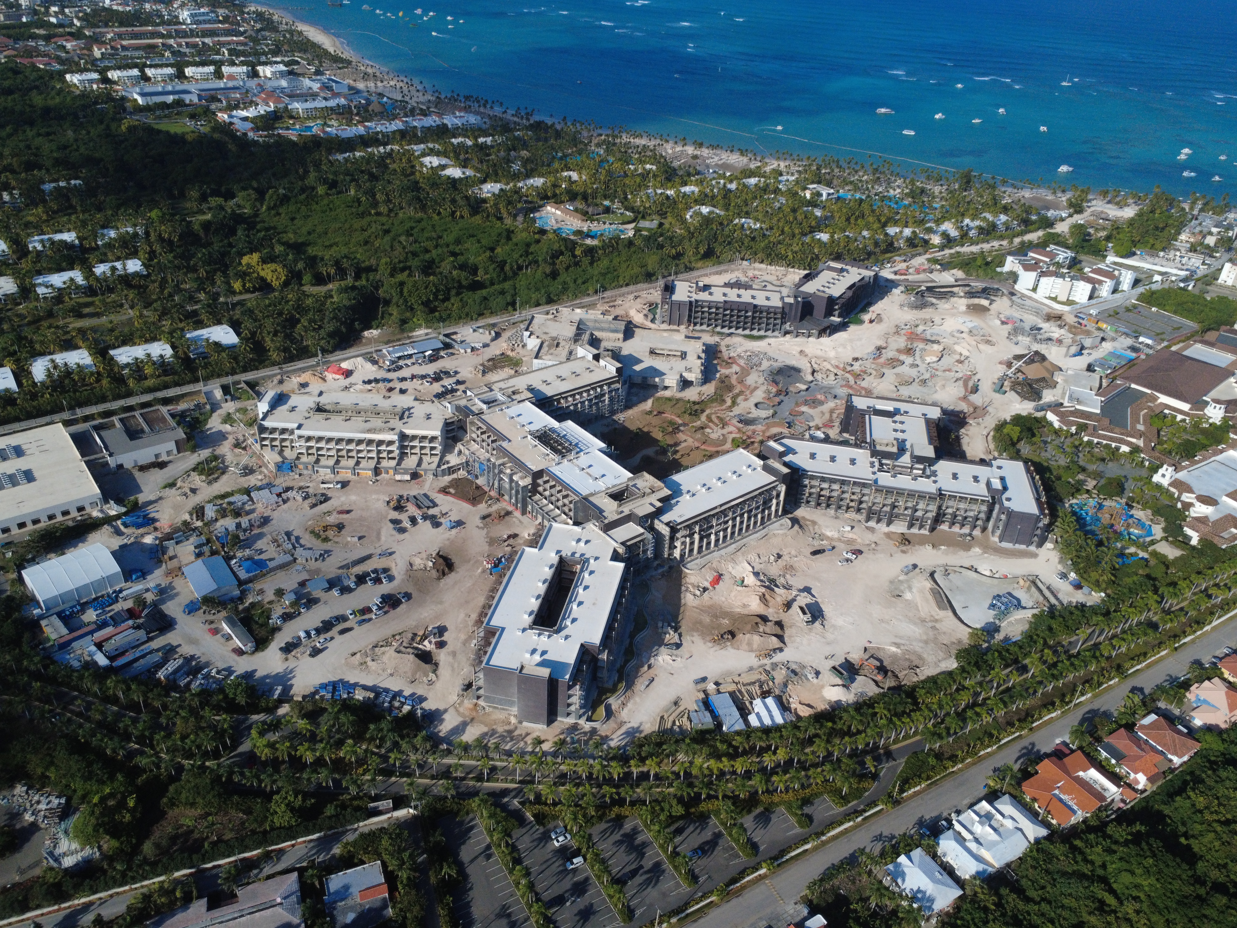 Imagen aérea con dron de propiedad inmobiliaria en República Dominicana - Dron.PC